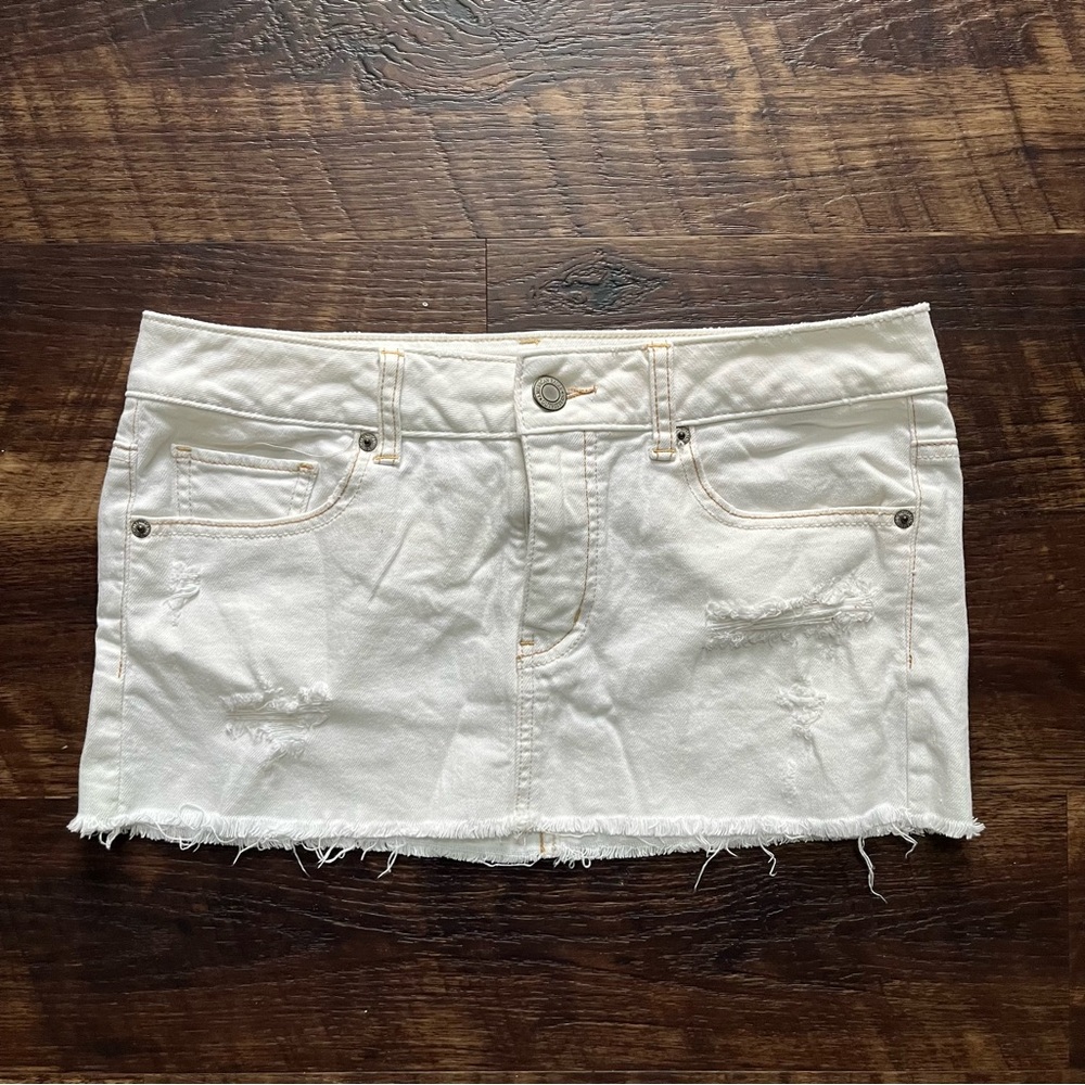 Y2K American Eagle white cream micro mini skirt size 6 32” waist *read